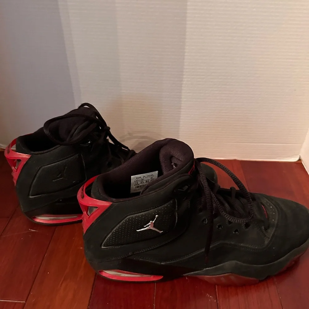 NIKE Air Jordan B'Loyal 'Black Varsity Red' - Picture 4 of 5